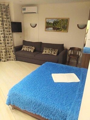 Grand Studio, 1 King Bed with Sofa bed, Hot Tub - MegaStay (Moscow)