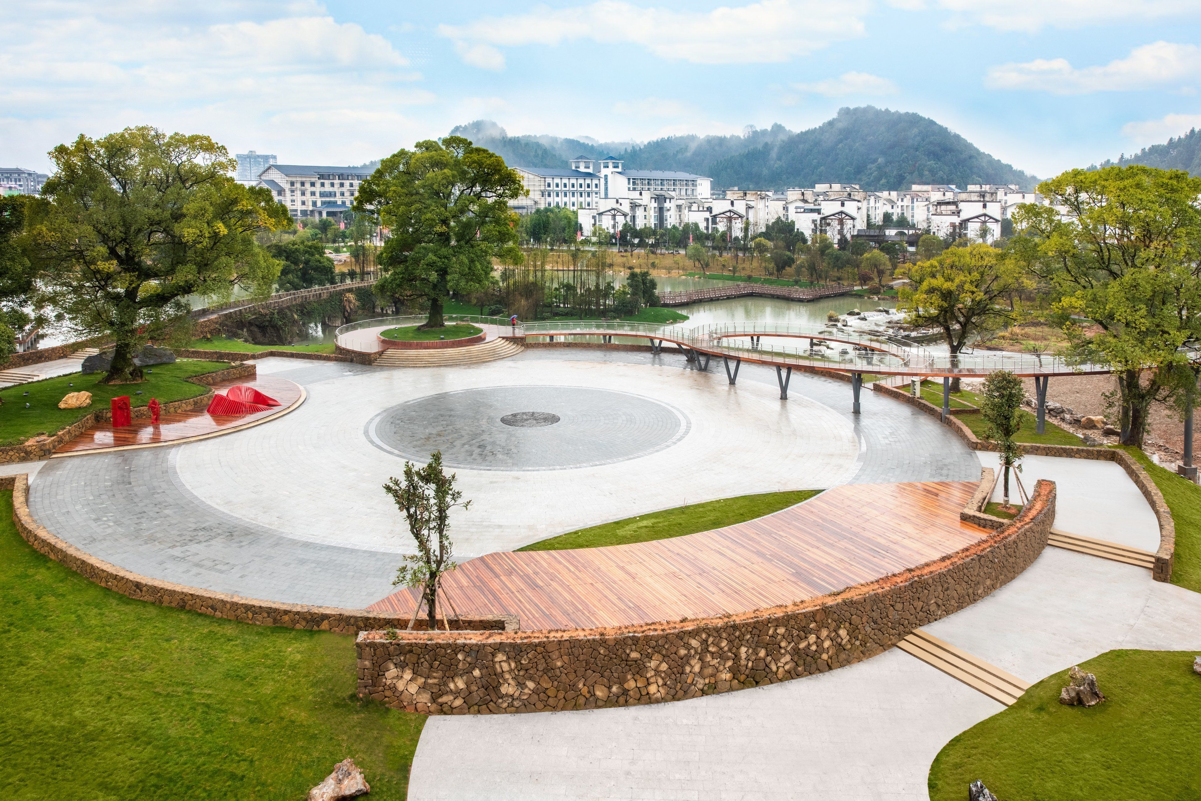 มินิบาร์, ตู้นิรภัยในห้องพัก, ห้องเก็บเสียง, เตารีด/โต๊ะรีดผ้า