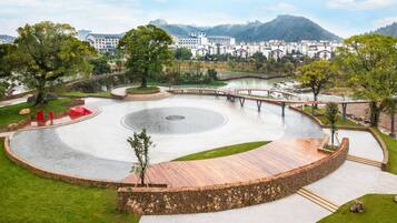 มินิบาร์, ตู้นิรภัยในห้องพัก, ห้องเก็บเสียง, เตารีด/โต๊ะรีดผ้า