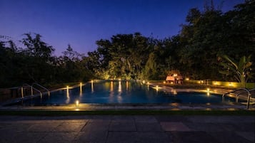 Kolam renang terbuka