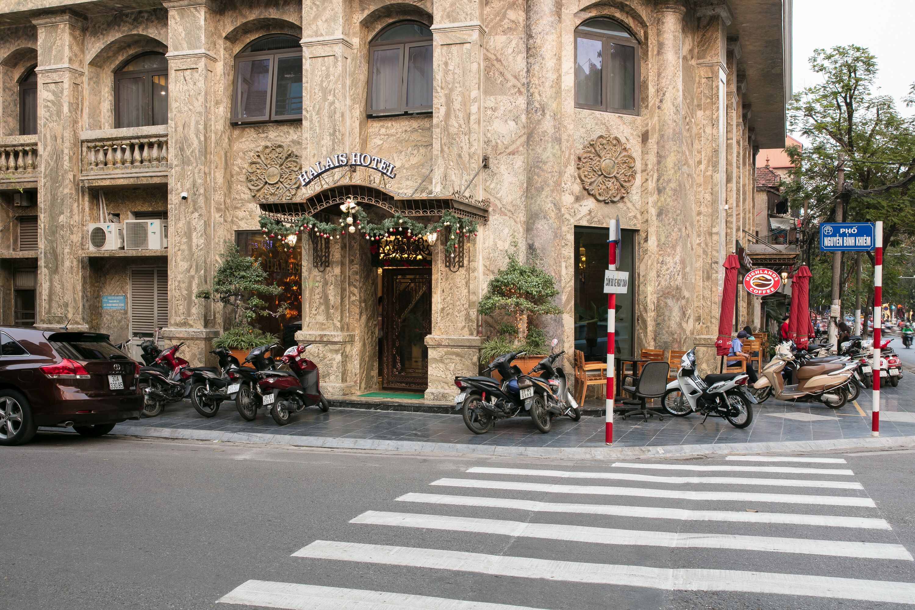 Photo - Halais Hotel