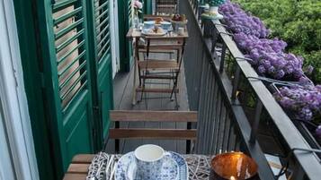 Deluxe tweepersoonskamer, balkon (2) | Uitzicht vanuit de kamer