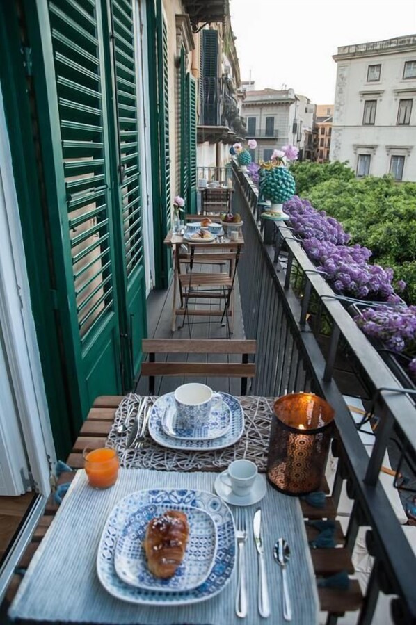 Deluxe Double Room, Balcony (2) | View from room - Affittacamere Petrosino (Palermo)