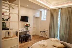 Double Room, 1 King Bed (1) | Premium bedding, minibar, in-room safe, desk - Affittacamere Petrosino (Palermo)