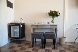 Double Room, Garden View (3) | Room amenity - Affittacamere Petrosino (Palermo)