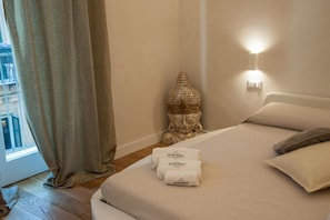 Doppelzimmer, 1 King-Bett (1) | Hochwertige Bettwaren, Minibar, Zimmersafe, Schreibtisch