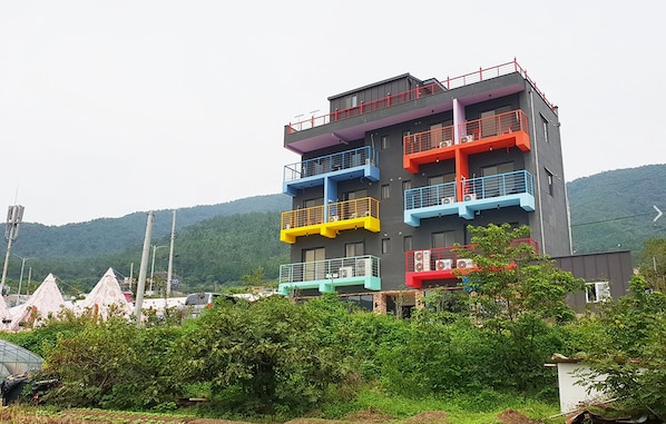 Front of property - Black Beach Pension (Yeosu)