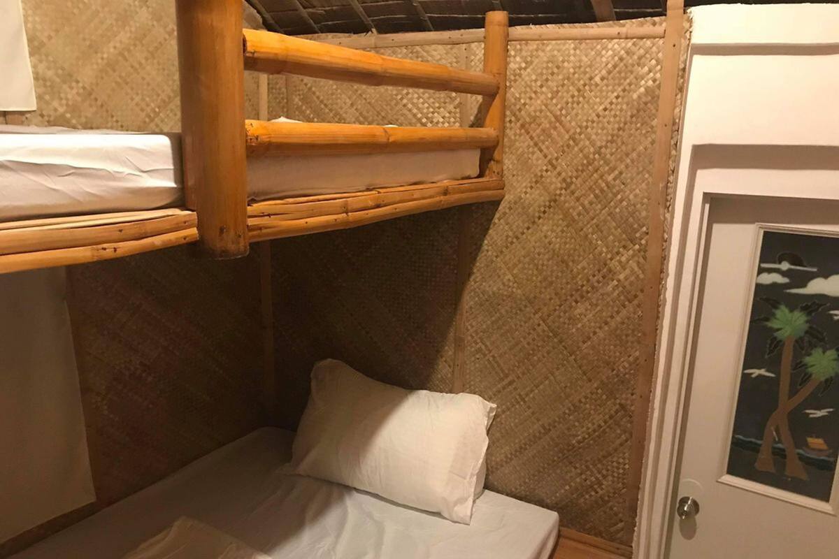 Hus (Kubo) | Skrivbord och sängkläder
