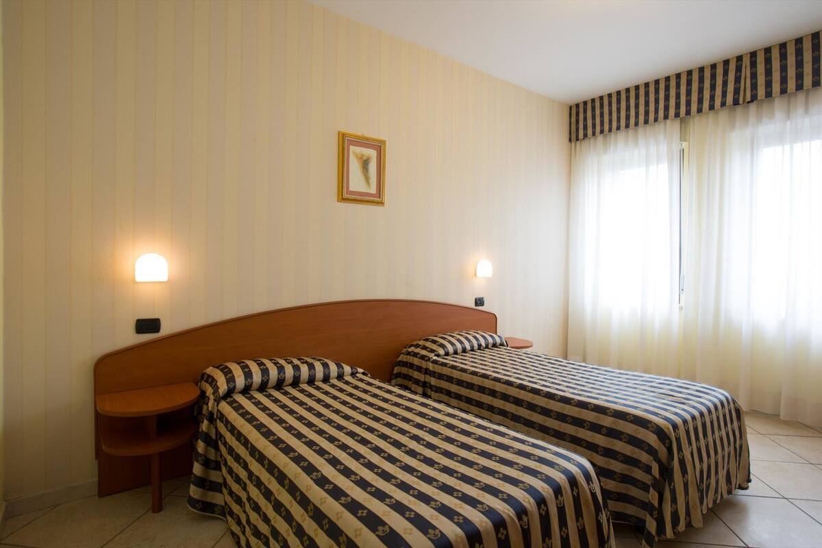 1 Schlafzimmer, Schreibtisch, Verdunkelungsvorhänge