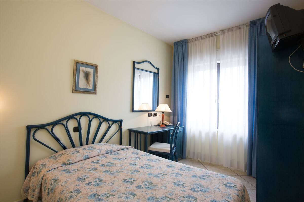 Einzelzimmer | 1 Schlafzimmer, Schreibtisch, Verdunkelungsvorhänge