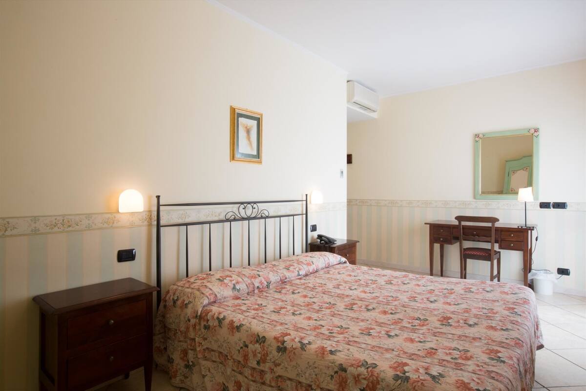 Doppelzimmer | 1 Schlafzimmer, Schreibtisch, Verdunkelungsvorhänge