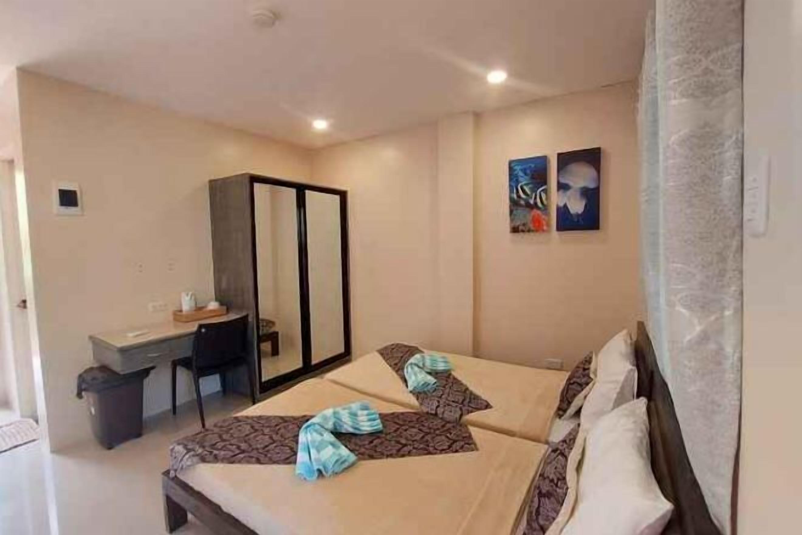 17 makuuhuonetta, pimennysverhot, äänieristys, vuodevaatteet