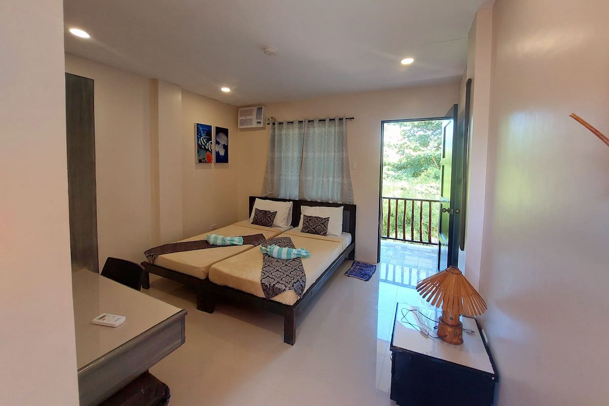 Deluxe Twin Single Bed Room