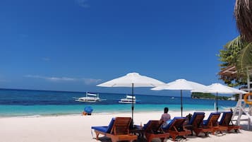 Mặt tiền nơi lưu trú - ban đêm