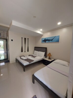 Deluxe Queen Bed Room | 17 bedrooms, blackout drapes, soundproofing, bed sheets - Avila's Horizon Dive Resort (Daanbantayan)
