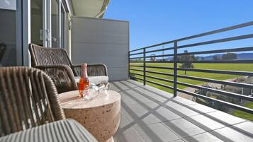 Deluxe Room, 1 King Bed, Non Smoking, Golf View | Balcony view