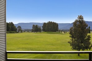 Executive Room, 1 King Bed, Non Smoking | Mountain view - Springs  Shoalhaven (Worrigee)