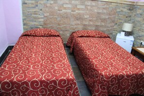 Deluxe-Zweibettzimmer, 2 Einzelbetten, Nichtraucher | Minibar, Zimmersafe, individuell dekoriert, individuell eingerichtet