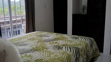 5 bedrooms, iron/ironing board, free WiFi, bed sheets