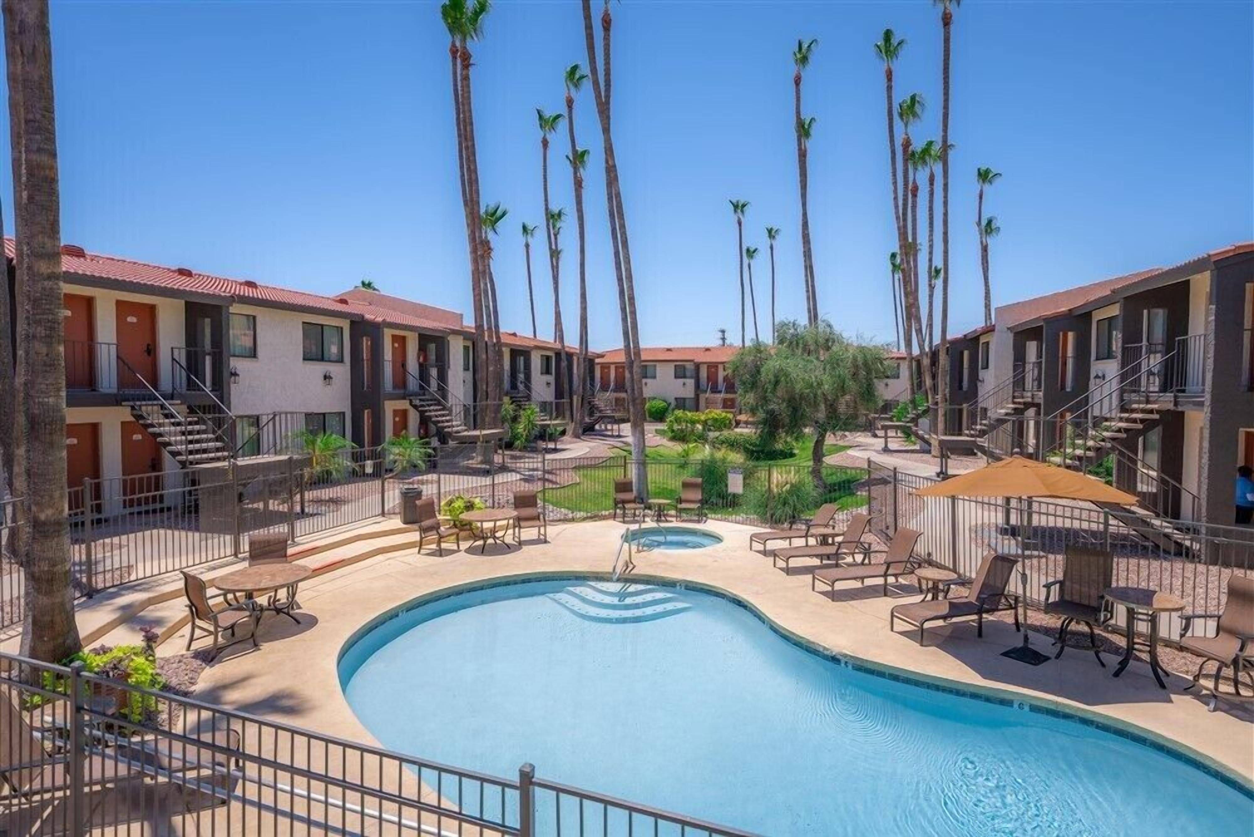 205 Fully Furnished 1BR Suite-Prime Location!