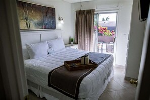 1 bedroom, iron/ironing board, internet, bed sheets