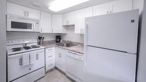 Private kitchen - 122 Luxury Greenbelt Escape | Private Patios, Spa, Pool & Outdoor Lounge for Relaxing Stays (Scottsdale)