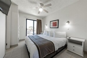 1 makuuhuone, silitysrauta/-lauta, internet, vuodevaatteet