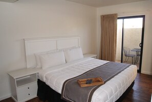 Iron/ironing board, Internet, bed sheets