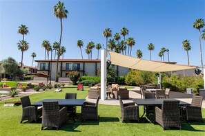 Outdoor dining - 104 - Stylish Suite | More space than a Hotel - Quiet Gated Resort (Scottsdale)