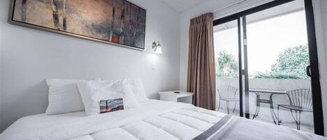 1 多间卧室、熨斗/熨衣板、上网接入、床单