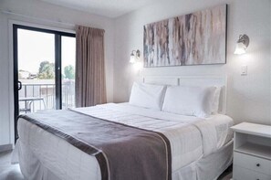 1 dormitorio, tabla de planchar con plancha, Internet y ropa de cama