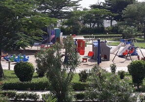 Área de juegos infantiles al aire libre