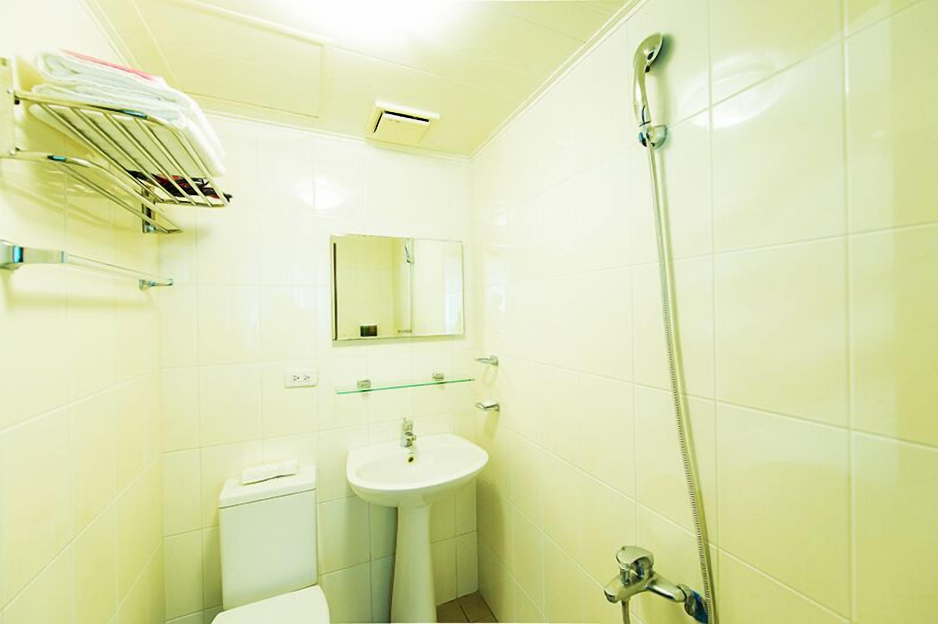 Basic-herbergi með tvíbreiðu rúmi - 1 tvíbreitt rúm - reyklaust | Baðherbergi með sturtu