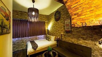 Basic Double Room, 1 Double Bed, Non Smoking | Desk, soundproofing, WiFi (free), bed sheets
