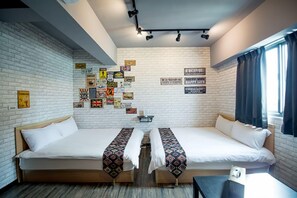 Desk, soundproofing, free WiFi, bed sheets - Yizhong Street Meets Summer (Taichung)