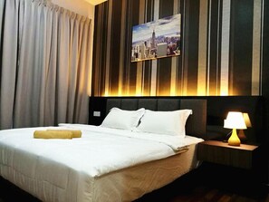 Studio (B-31-07) | Desk, soundproofing, free WiFi, bed sheets - Thermospace Silverscape (Malacca City)