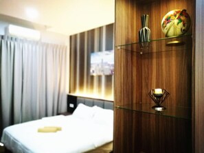 Desk, soundproofing, free WiFi, bed sheets - Thermospace Silverscape (Malacca City)