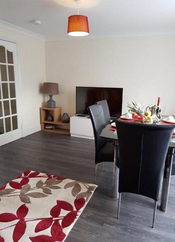 Lounge - Huku Kwetu - Brentwood Townhouse (Dunstable)