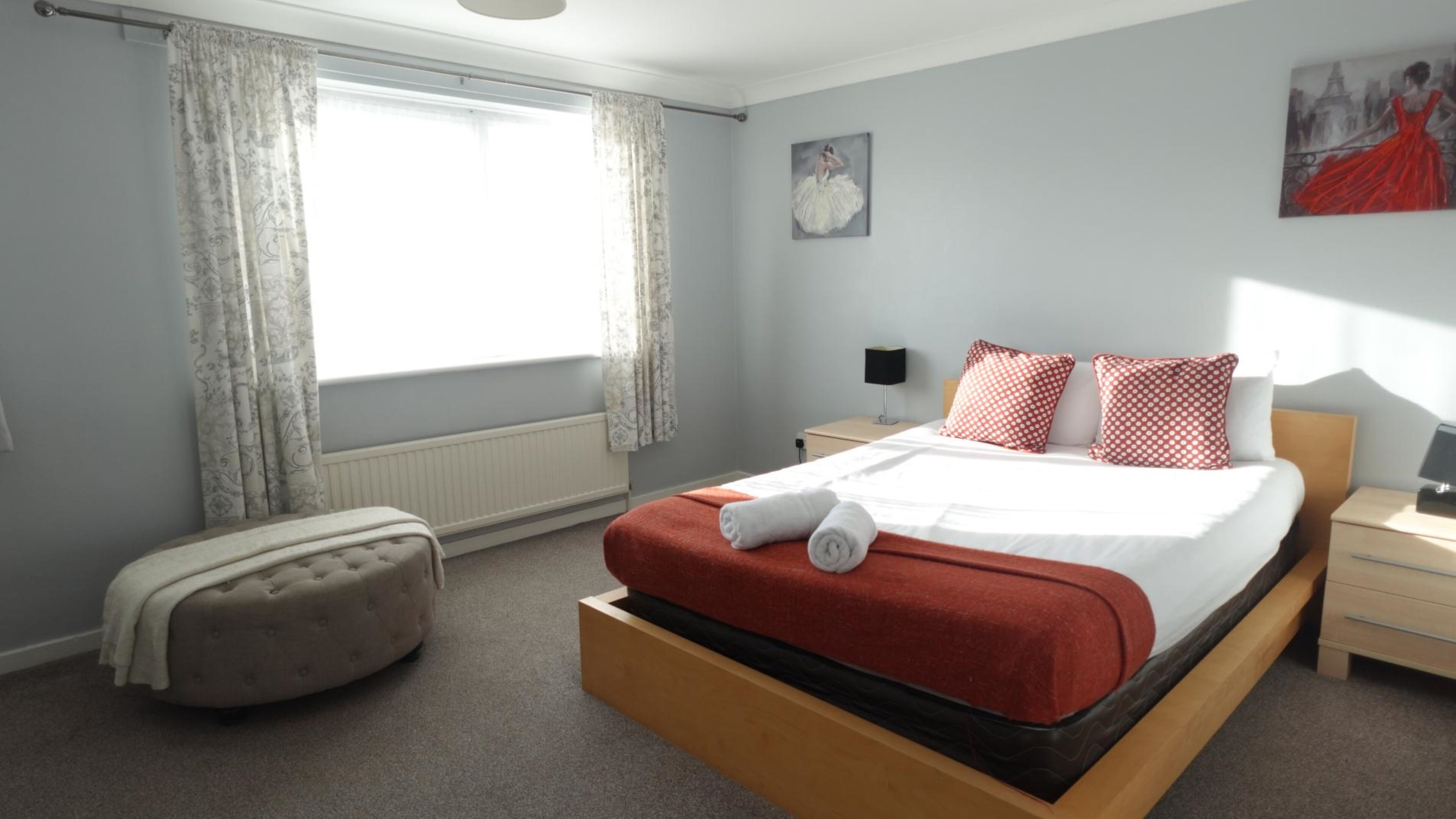 5 bedrooms, hypo-allergenic bedding, laptop workspace, soundproofing