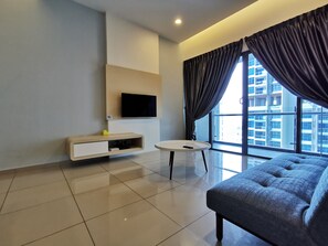 家庭公寓式客房 (Thermospace Atlantis B-23-10) | 1 多间卧室、特色装修、特色家居、办公桌