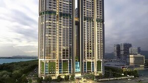 Un immeuble de grande hauteur, doté de nombreux étages, de grandes fenêtres et d’une architecture moderne.