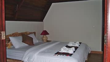 Desk, free WiFi, bed sheets