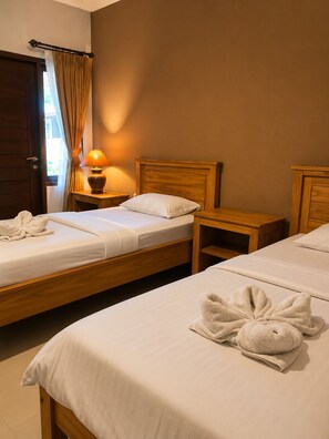 Desk, WiFi (free), bed sheets - Ghamed Sari (Karangasem)