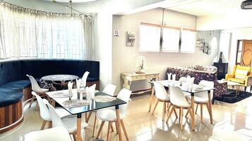 Breakfast, lunch, dinner served; international cuisine