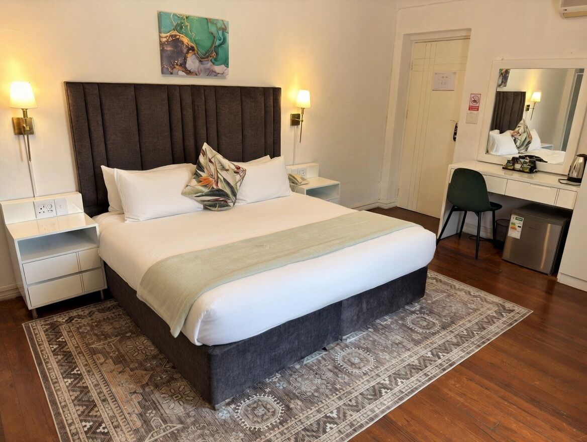 Deluxe Single Room, 1 Queen Bed, Non Smoking | In-room safe, free WiFi, bed sheets