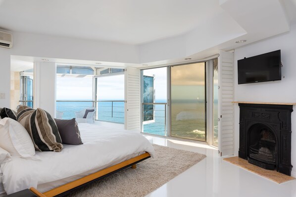 Superior Villa, Multiple Beds, Non Smoking | 3 bedrooms, desk, iron/ironing board, cots/infant beds - Fresnaye Villa (Cape Town)