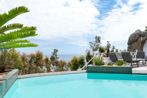 Outdoor pool - Fresnaye Villa (Cape Town)
