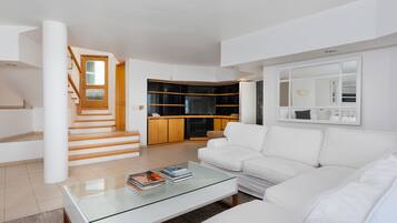 Superior Villa, Multiple Beds, Non Smoking | Living room