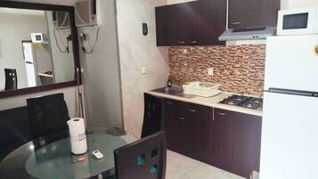 Fridge, microwave, stovetop, coffee/tea maker