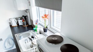 Unclassified image, 4 of 24, button - Garden Flat 17S (Northolt)